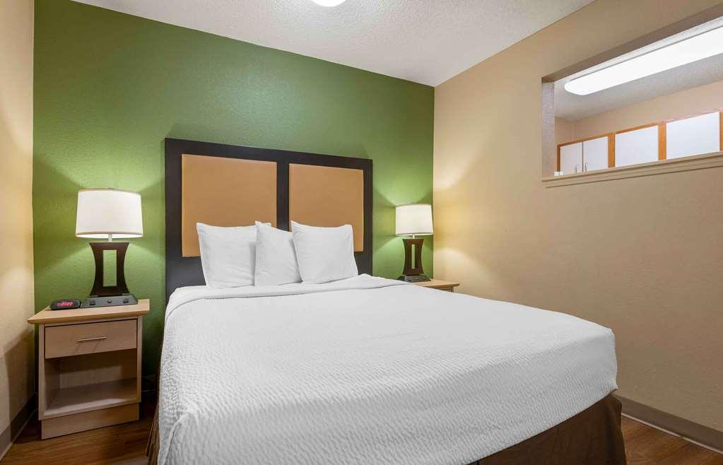 Extended Stay America Suites - Chicago - Lombard - Yorktown Center Room photo